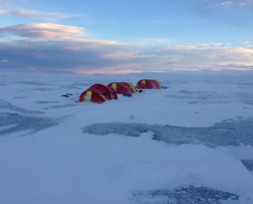Camping on the ice cap - Ousland Polar Exploration