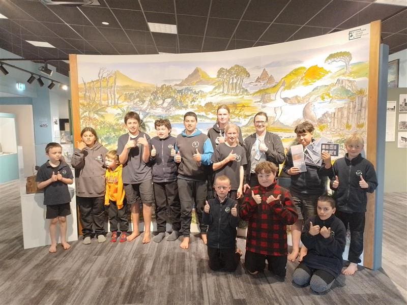 06_Te One School tamariki doing the VR again at Chathams Island Museum