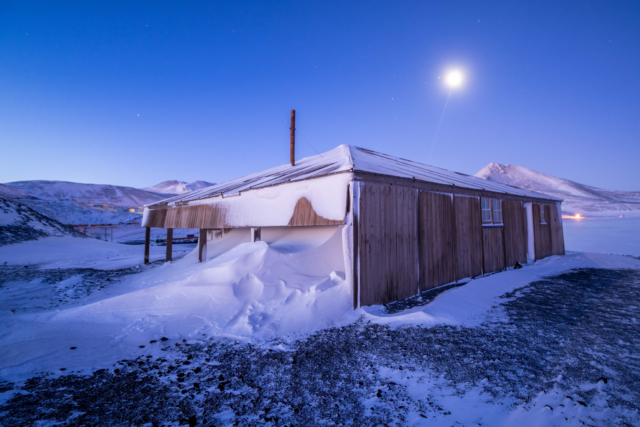 You don't often get to see Scott's 'Discovery' hut like this!

Captured last week by @jc.photographynz during the winter season at Scott Base, these stunning images show the first glow returning to the Antarctic horizon after winter darkness.

Built during Captain Robert Falcon Scott's 'Discovery' Expedition (1901 to 1904), 'Discovery' hut has weathered more than a century of Antarctic winters. Today, it remains in the Trust's care on behalf of the world as one of Antarctica's most significant historic sites, connecting us with the earliest days of science and exploration on the continent.

We couldn't wait to share these with you. We hope you enjoy them as much as we do. A huge thank you to JC Photography NZ for capturing and sharing these remarkable moments from Antarctica's winter.

📷Scott's 'Discovery' hut during the 2026 winter season. © JC Photography NZ