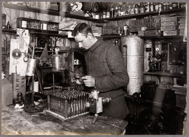 #OnThisDay in 1878, meteorologist and Antarctic explorer George Clarke Simpson was born in Derby, England.

In 1909, Simpson was invited by Robert Falcon Scott to serve as meteorologist on the British Antarctic 'Terra Nova' Expedition 1910–1913.

Nicknamed ‘Sunny Jim’, Simpson’s observations and research were published in the scientific records of the expedition. Following the expedition, he became the longest-serving Director of the Meteorological Office in London until he retired in 1938.

Simpson was knighted in 1935 and his work is commemorated in the Antarctic landscape, with Simpson Glacier, the Simpson Glacier Tongue and Simpson Peak (1,720 metres) in the Scott Mountains.

📸Meteorologist George Clarke Simpson ©Canterbury Museum

#OTD #inspire #explore #discover #conserve #Antarctica